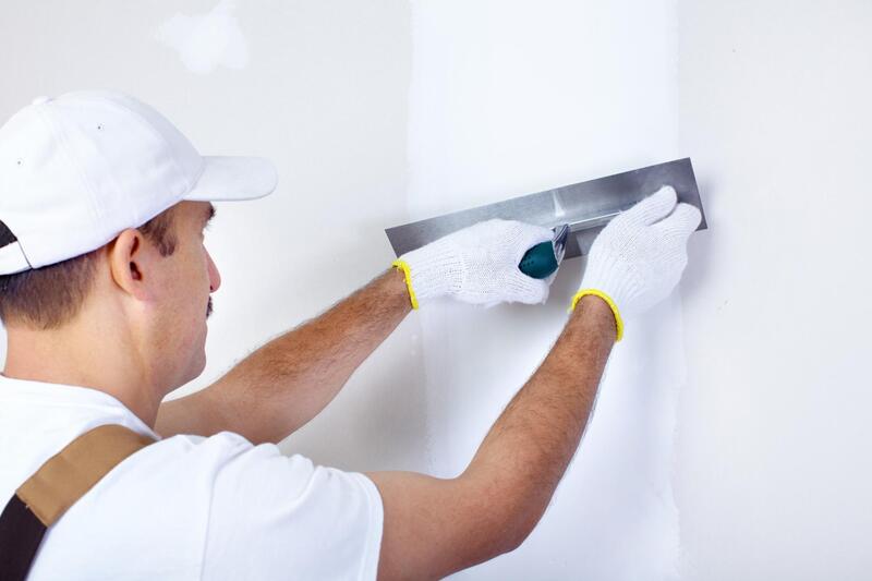 man installing a drywall